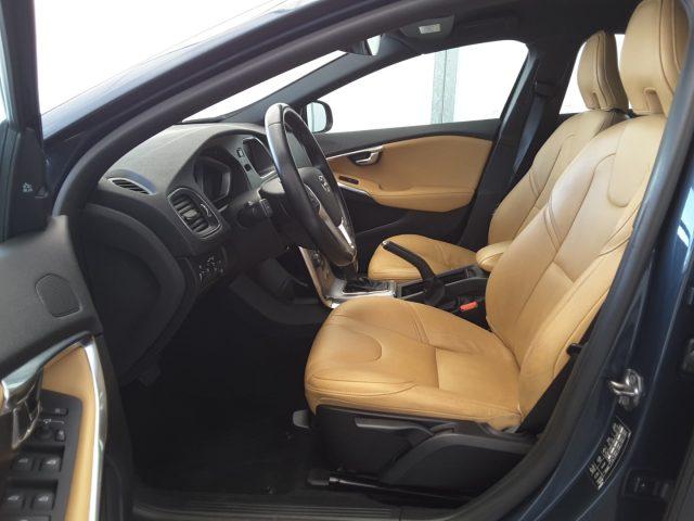 VOLVO V40 D2 Geartronic Inscription *FULL OPTIONAL*