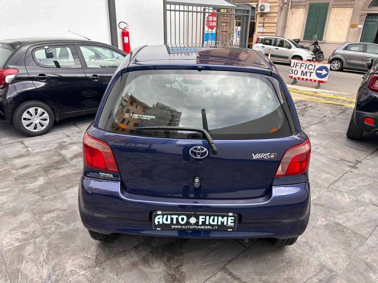 Toyota Yaris 1.0i 16V cat 5 porte Sol