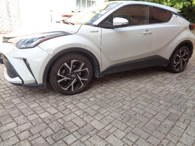 Toyota C-HR 1.8 Hybrid E-CVT Active NESSUN VINCOLO DI FINANZIAMENTO