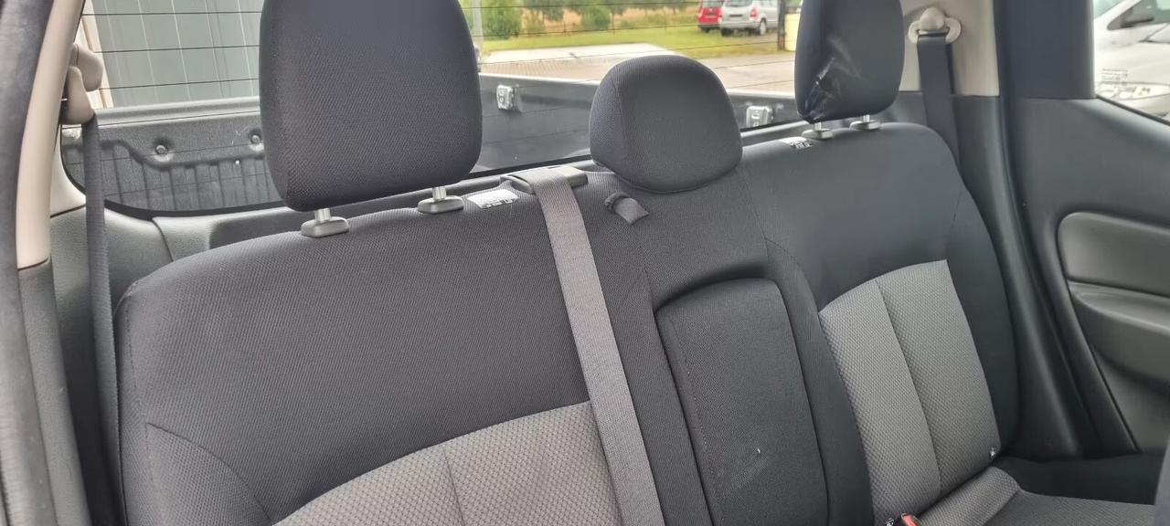 Mitsubishi L200 Double Cab Invite Cabina doppia 4WD+Ahk/Navi/Aria condizionata