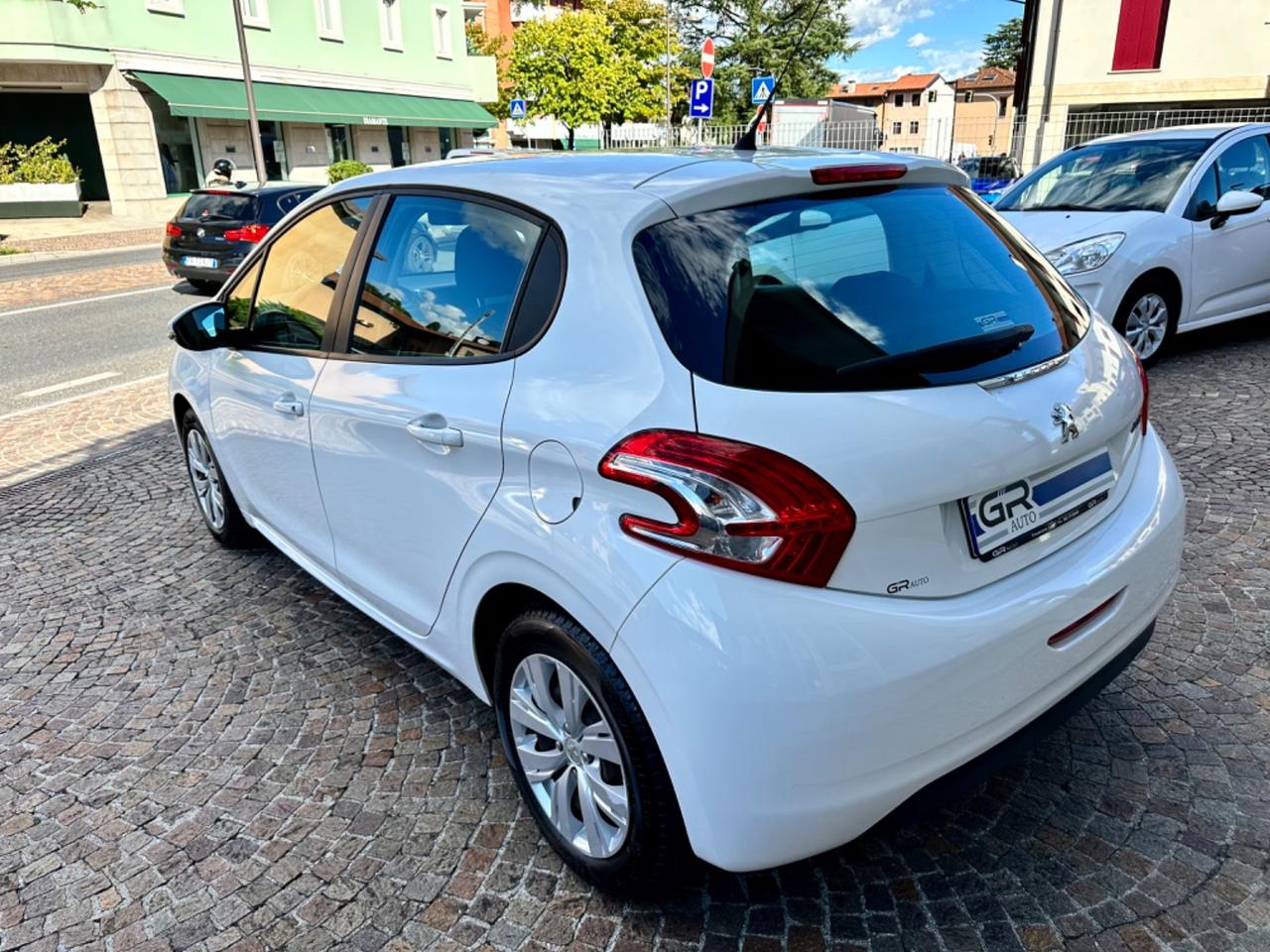 Peugeot 208 1.2Bz 82 CV 5P - Neopatentati