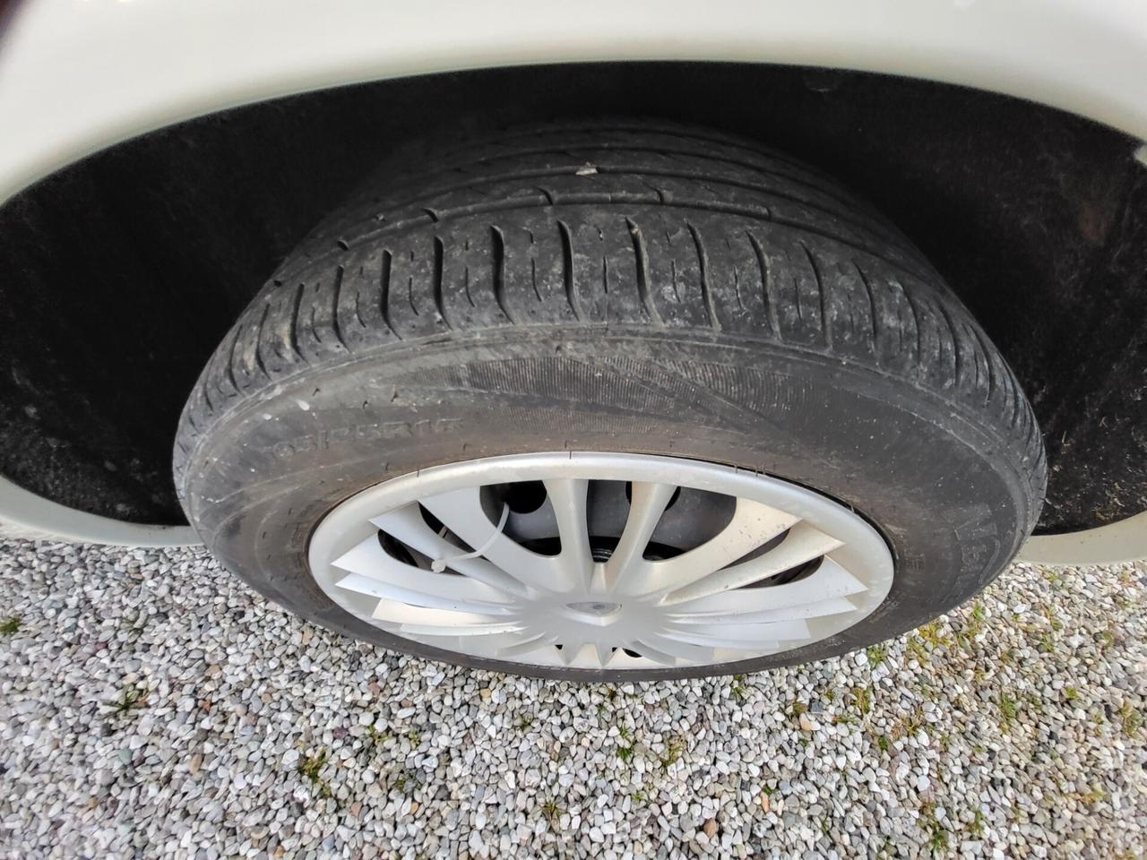 Lancia Ypsilon 1.4 Platino Ecochic GPL