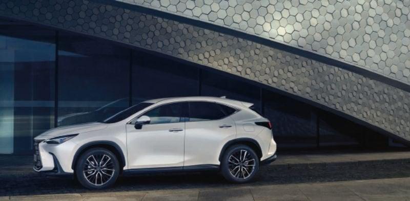 Lexus NX Plug-in 4WD Luxury