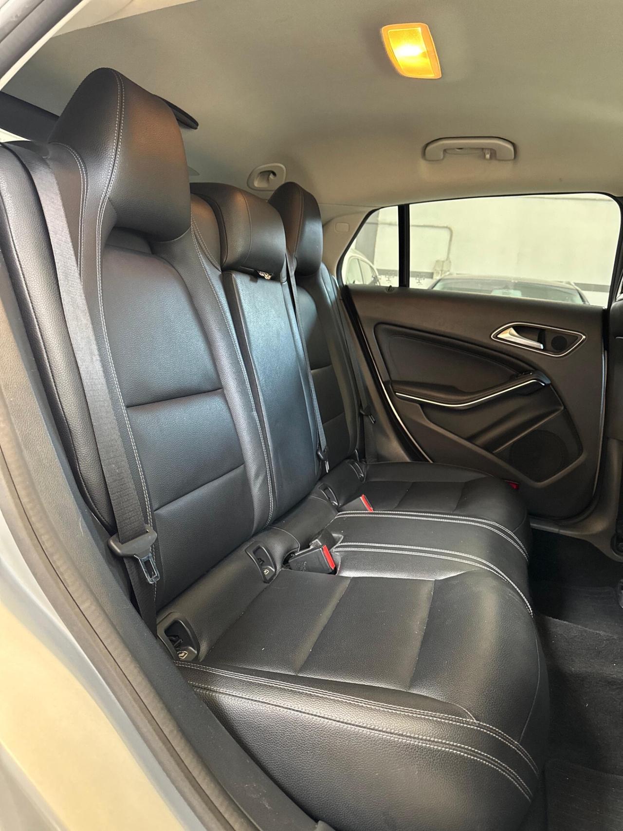 Mercedes-benz CLA 200 d Premium