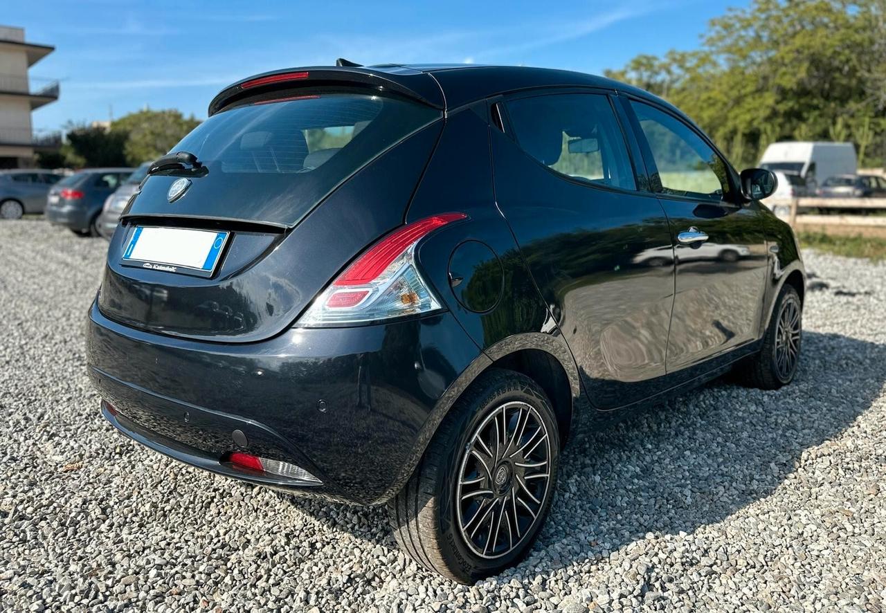 Lancia Ypsilon 1.0 FireFly 5 porte S&S Hybrid Ecochic Gold