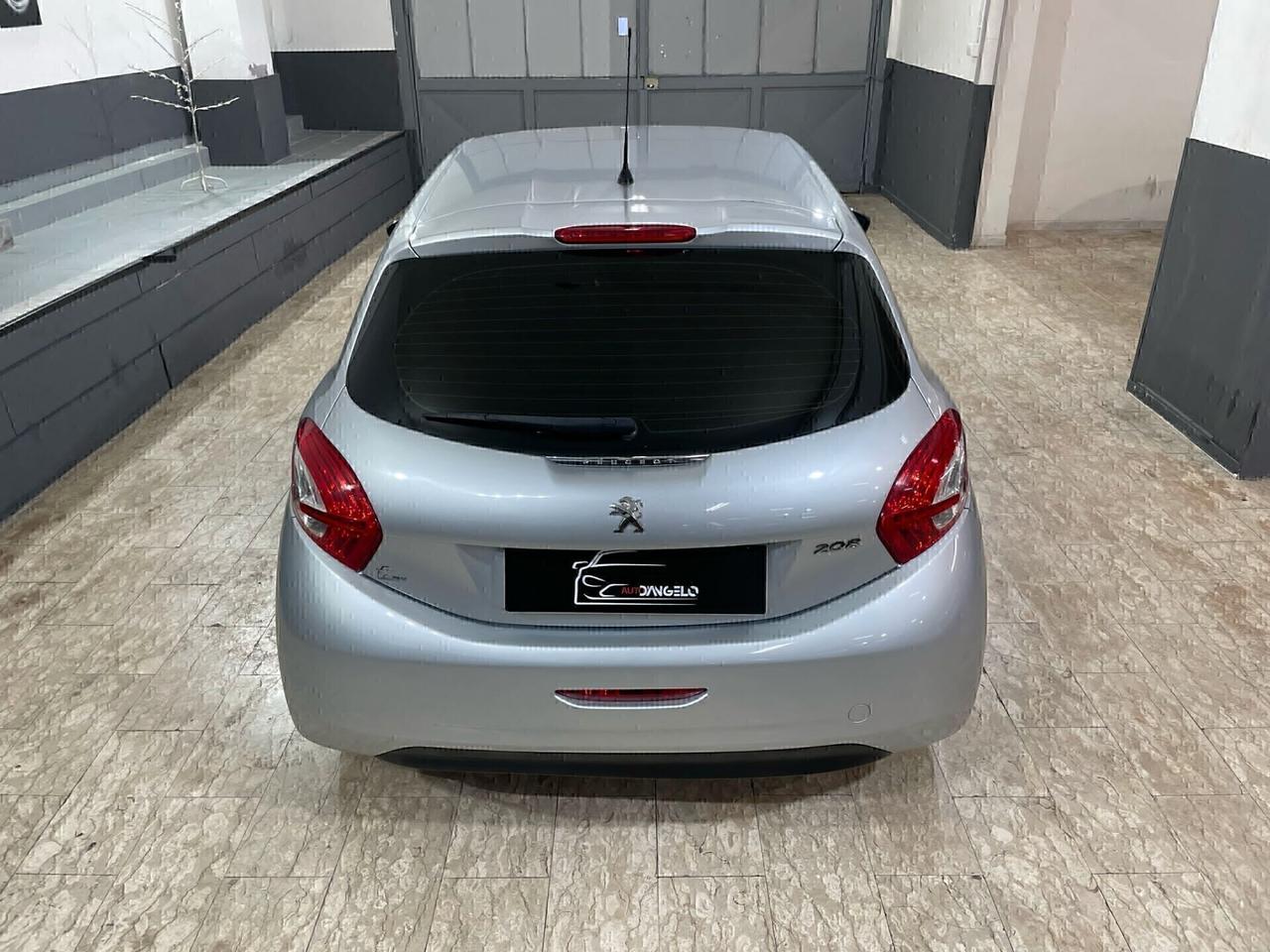 Peugeot 208 1.4 HDi 68 CV 5 porte Allure
