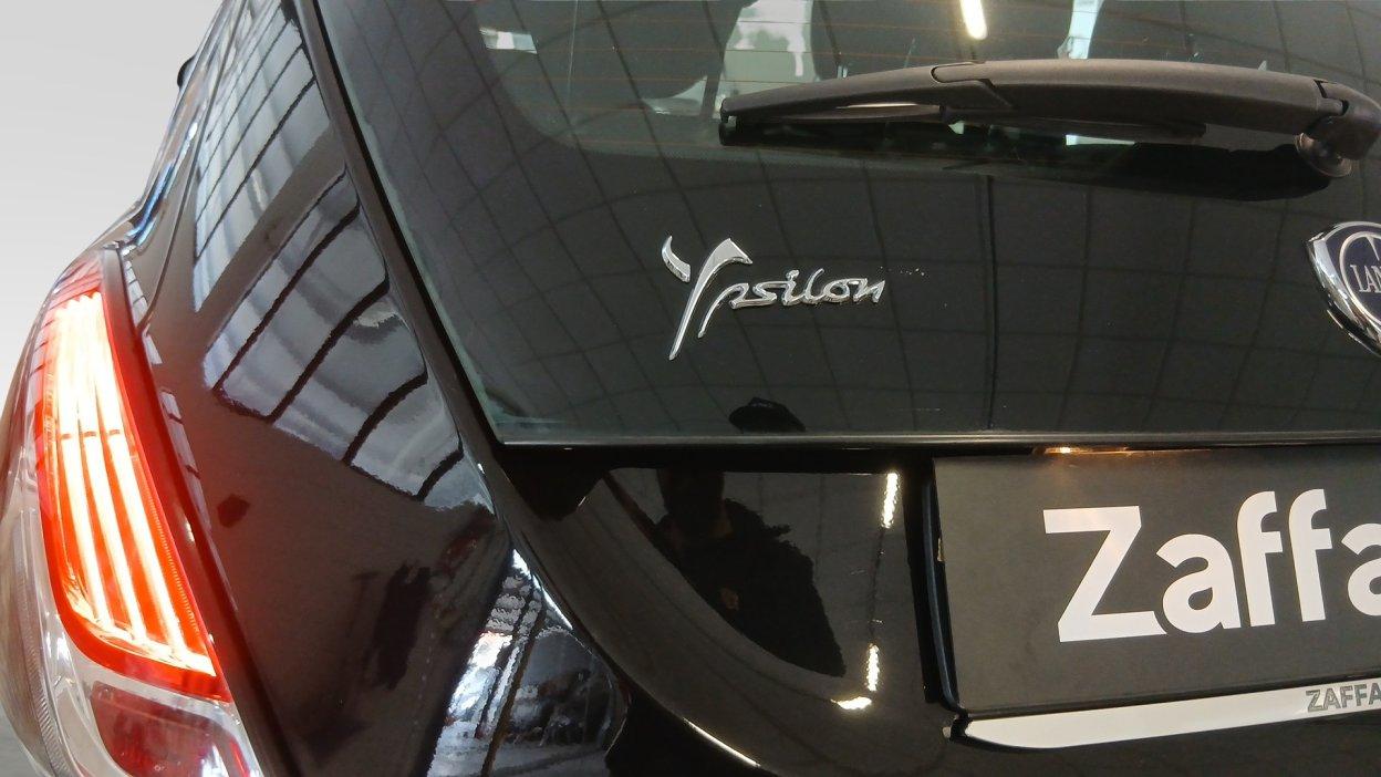 LANCIA Ypsilon 3ª serie - Ypsilon 1.2 69 CV 5 porte GPL Ecochic Black and Noir