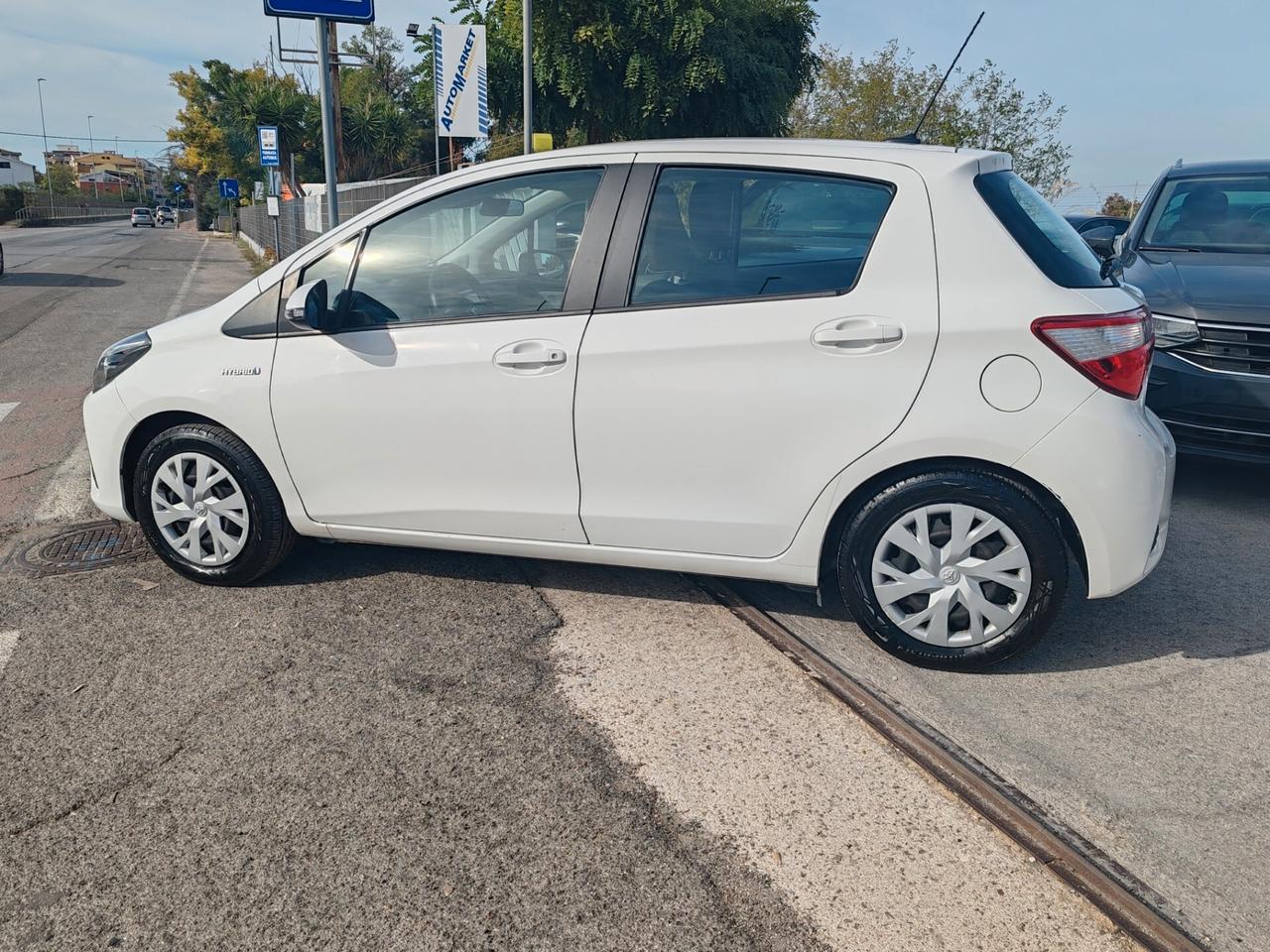 Toyota Yaris 1.5 Hybrid Business