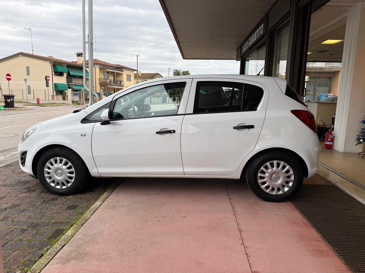 Opel Corsa 1.2 5 porte