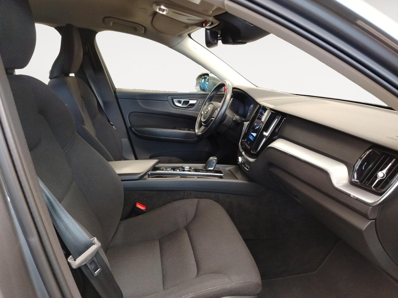 Volvo XC60 B4 D AWD MOMENTUM PRO