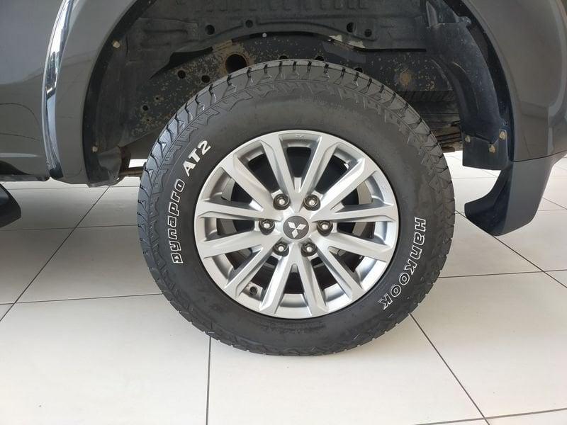 Mitsubishi L200 L200 2.4 DI-D/181CV Club Cab Intense Cabina Estesa