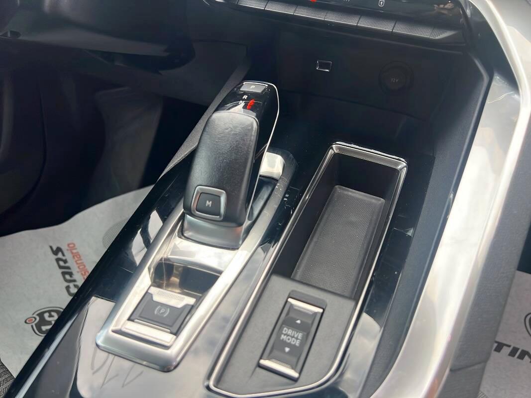 Peugeot 3008 II 1.5 bluehdi Allure Pack s&s 130cv eat8 Con NAV.