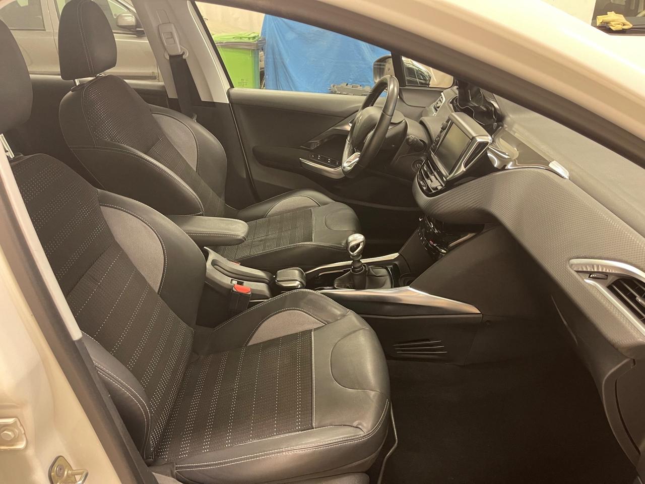 Peugeot 2008 1.6 e-HDi 115 CV Stop&Start Allure