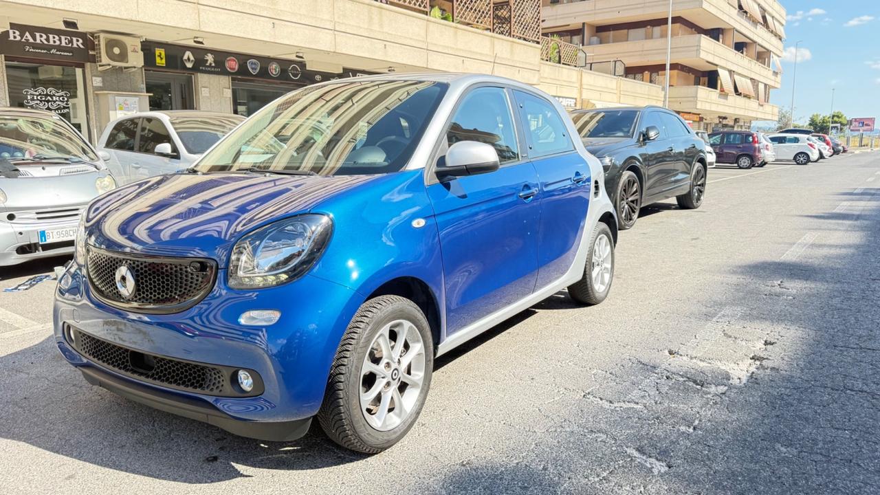 Smart ForFour 70 1.0 Passion LED PDC BLUETOOTH CERCHI 15 BRACCIOLO SEDILI RISCALDATI