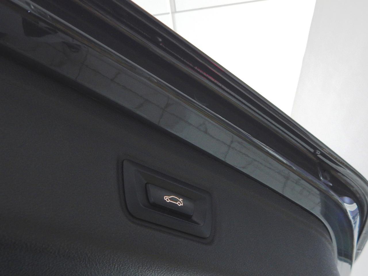 BMW 320 d Touring MSport Aut. TETTO-NAVI-PELLE-RADAR-LED