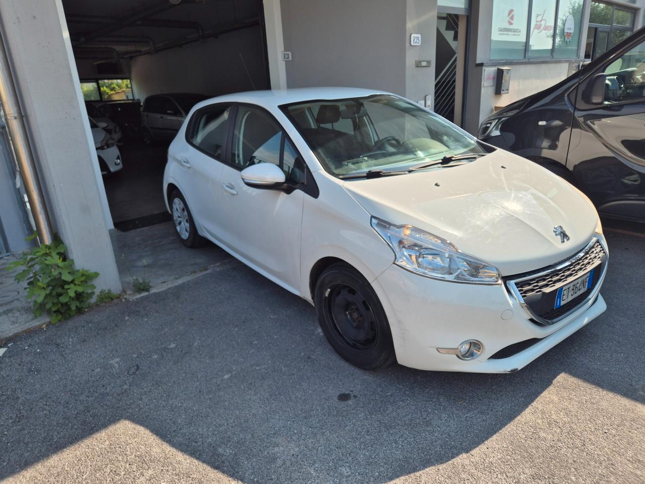 Peugeot 208 1.4 HDi 68 CV 5 porte Allure