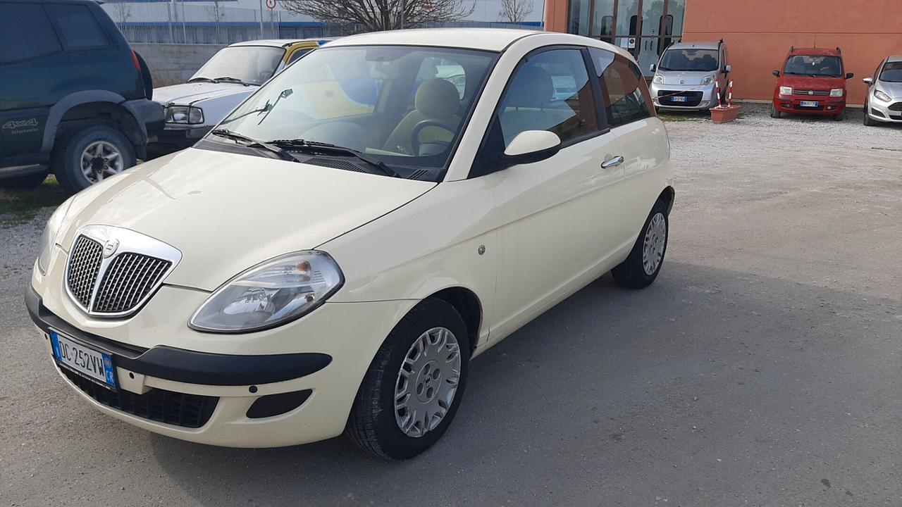 Lancia Ypsilon 1.3 MJT 75 CV Argento