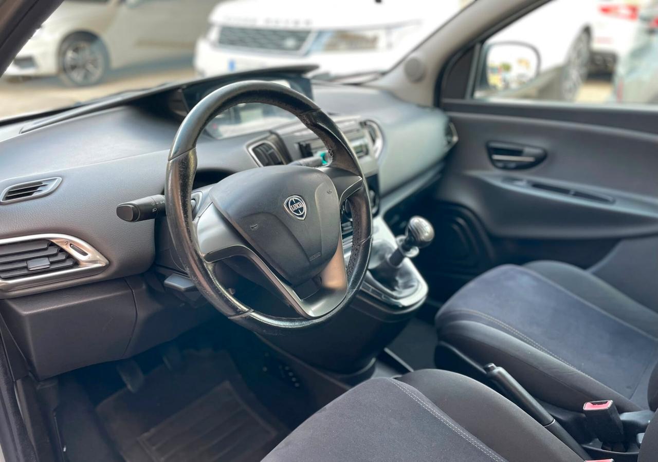 Lancia Ypsilon 1.2 69 CV 5 porte S&S Silver