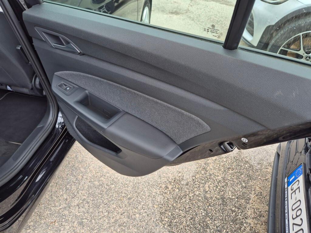 Volkswagen Golf 8 1.0 110CV eTSI EVO DSG Life