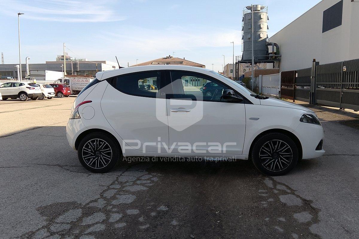 LANCIA Ypsilon 1.0 FireFly 5 porte S&S Hybrid Ecochic Silver