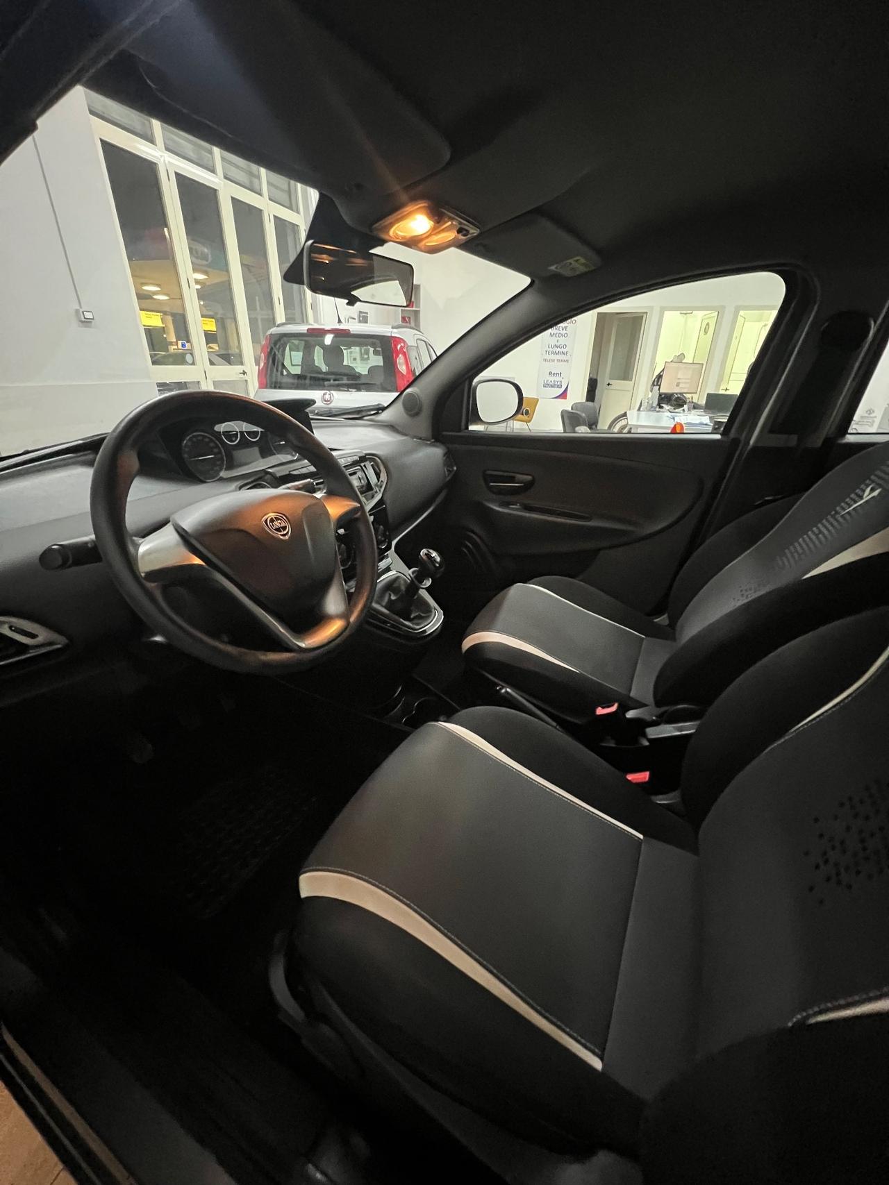 Lancia Ypsilon 0.9 TwinAir 85 CV 5 porte Metano Ecochic Gold
