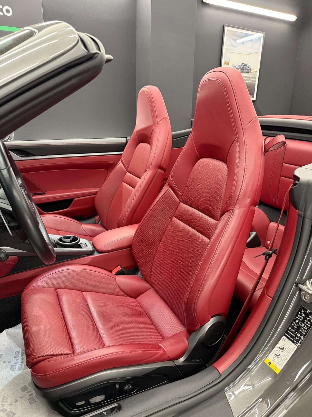Porsche 911 992 Carrera 4S Cabriolet