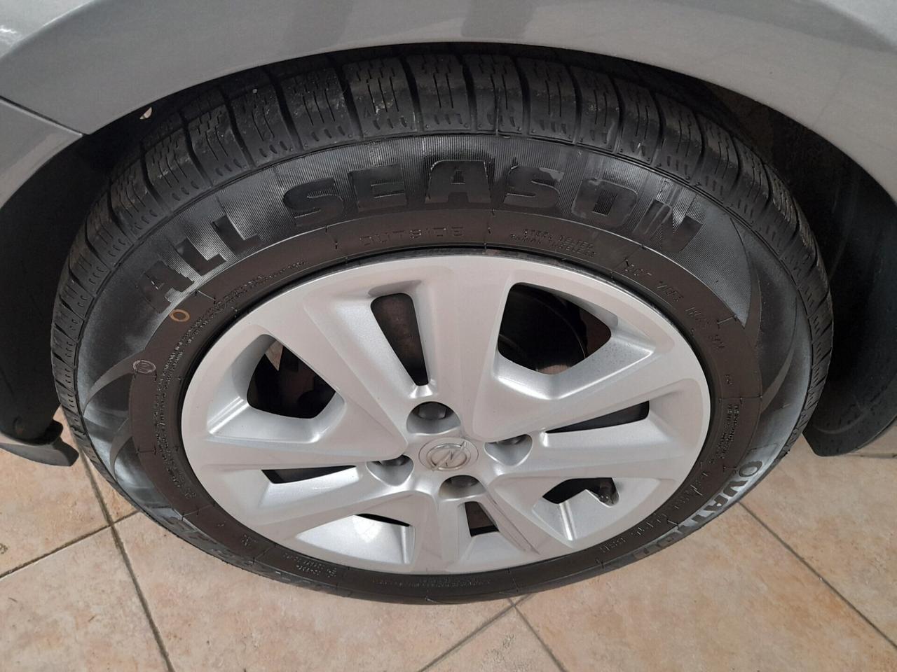 Opel Corsa 1.4 90CV 5 porte n-Joy