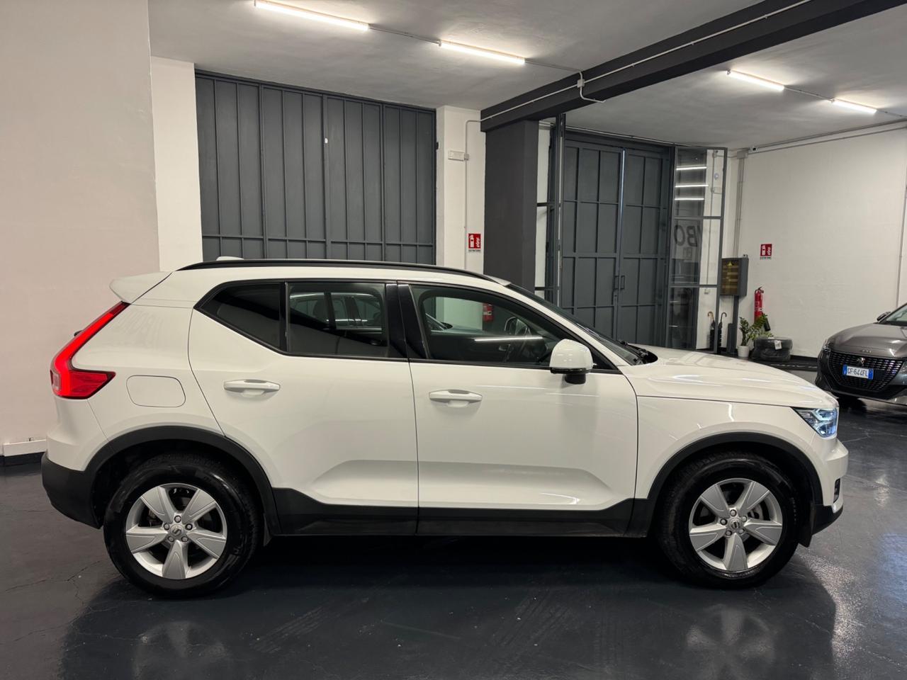 Volvo XC40 T2 Geartronic Momentum Pro REALE!