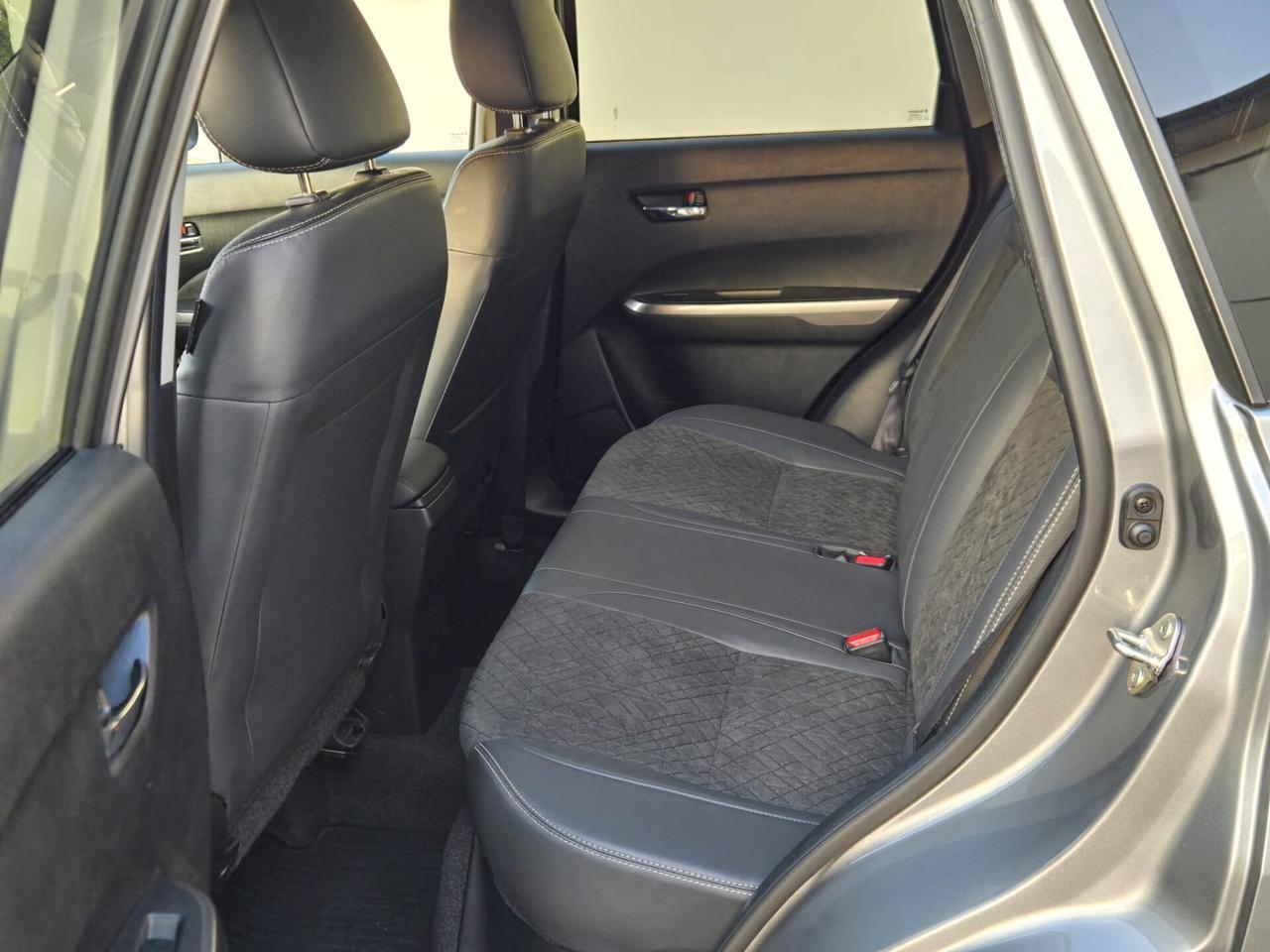 Suzuki Vitara 1.4 Hybrid Top