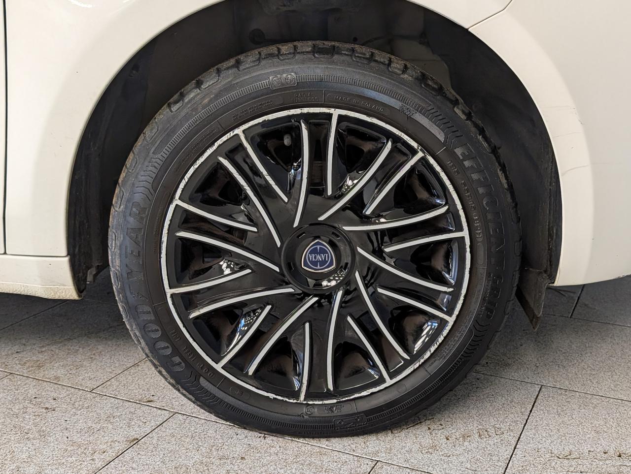 Lancia Ypsilon 1.0 Hybrid 70cv Gold