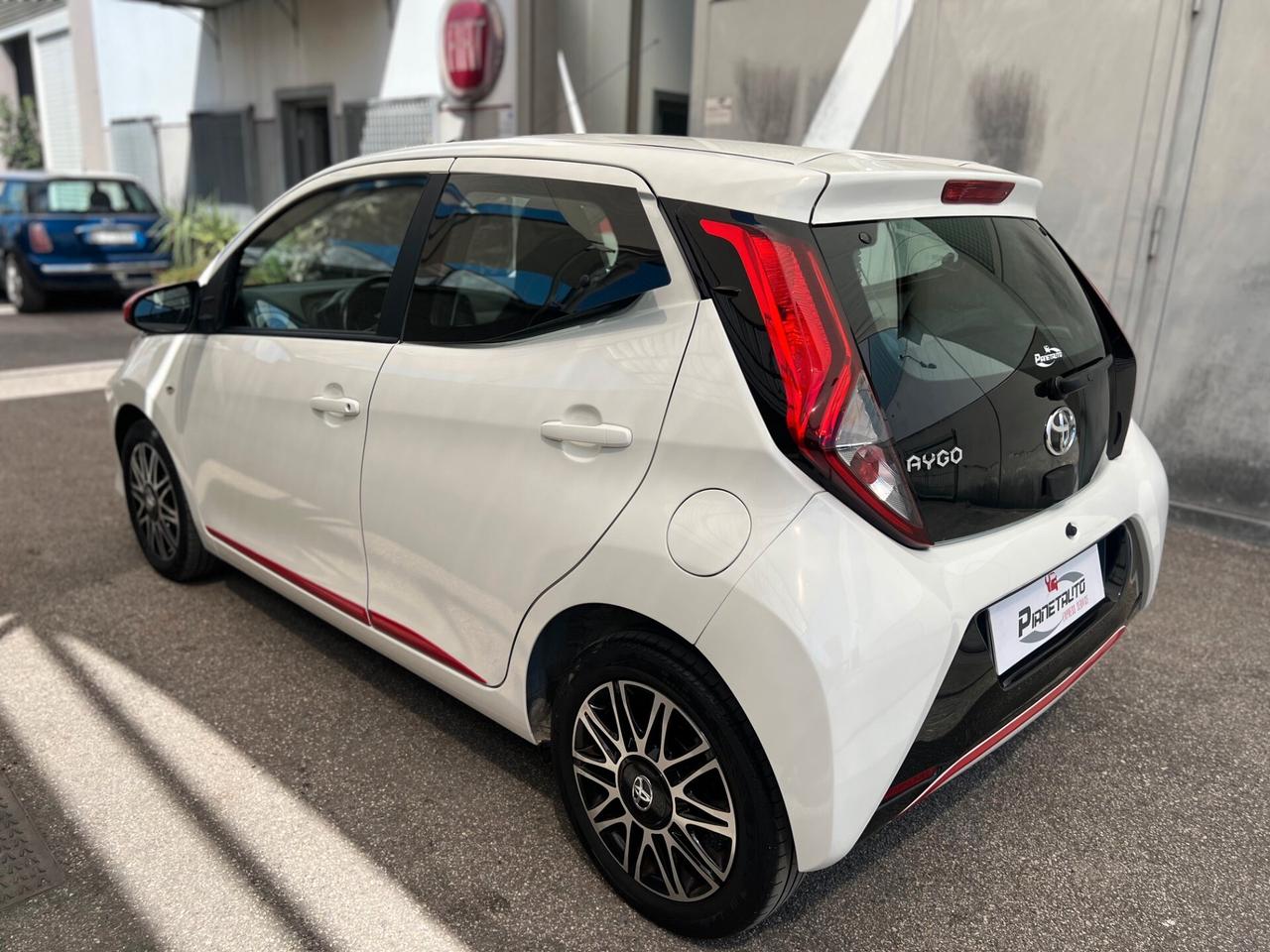 Toyota Aygo 5pt 1.0 72cv X-PLAY CLIMA/TELCAMERA/15; PERFETTA!!