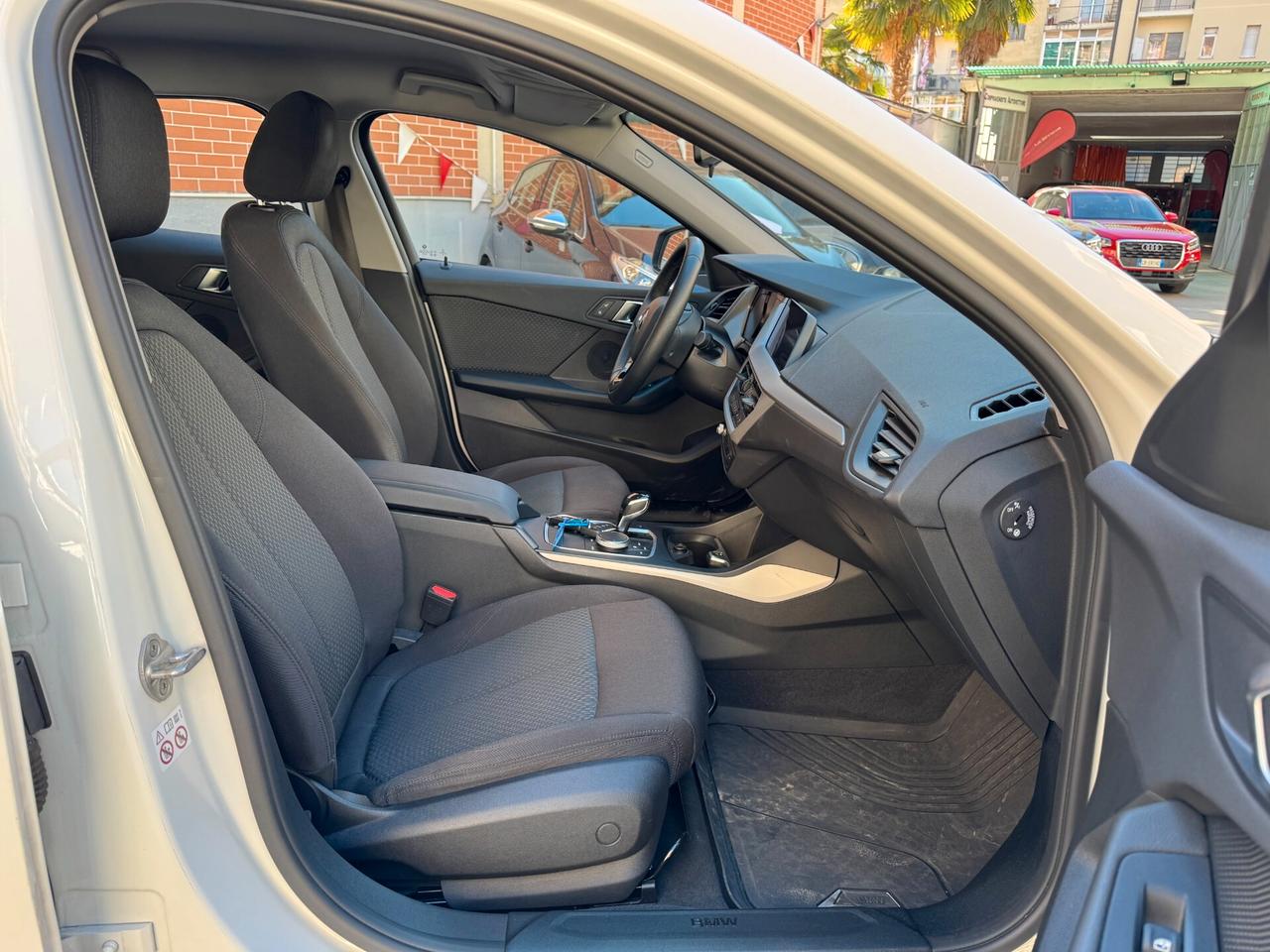 BMW 118 Business Advantage 140cv auto ADATTA NEOPATENTATI