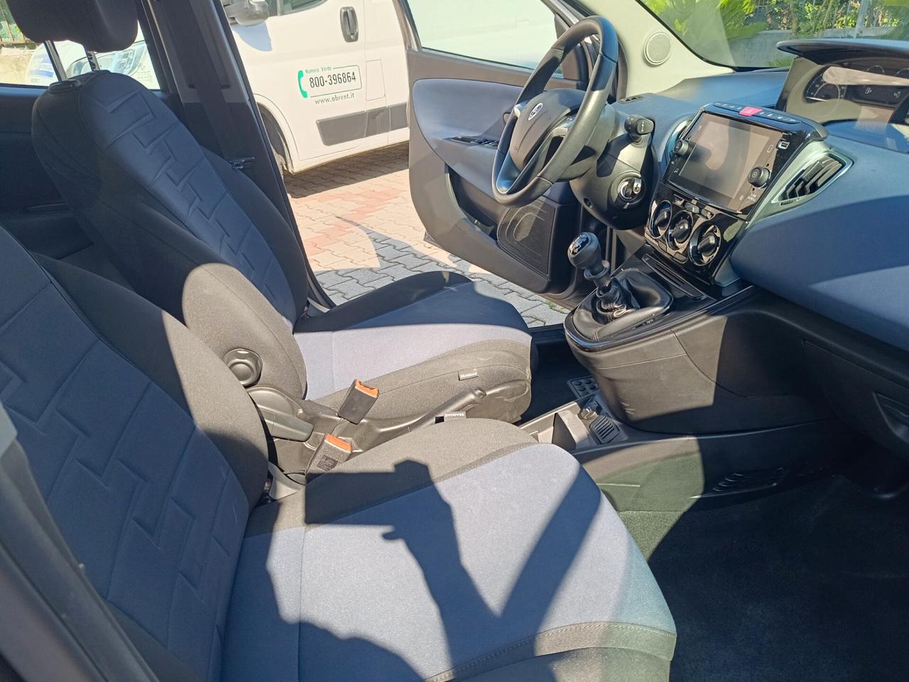 Lancia Ypsilon 1.0 FireFly 5 porte S&S Hybrid Platino