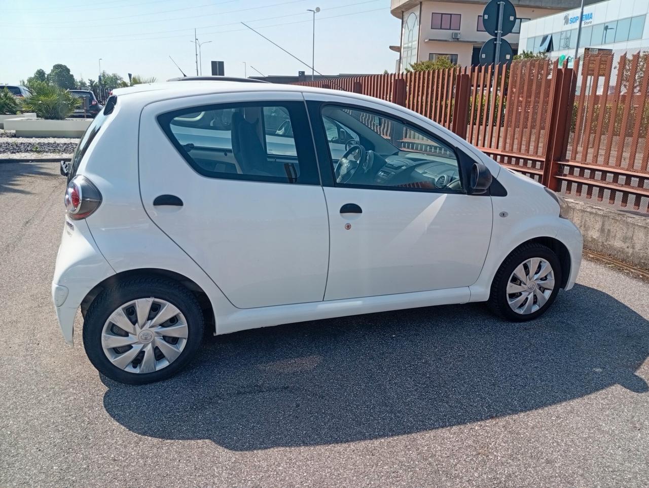 Toyota Yaris 1.0 5 porte NEOPATENTATI OK