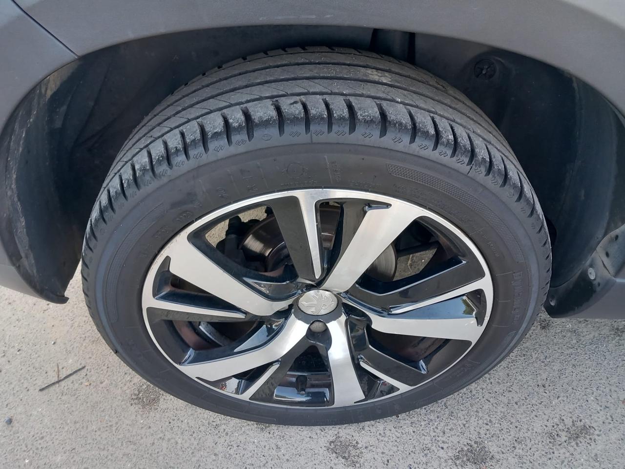 Peugeot 2008 BlueHDi 120 S&S Allure