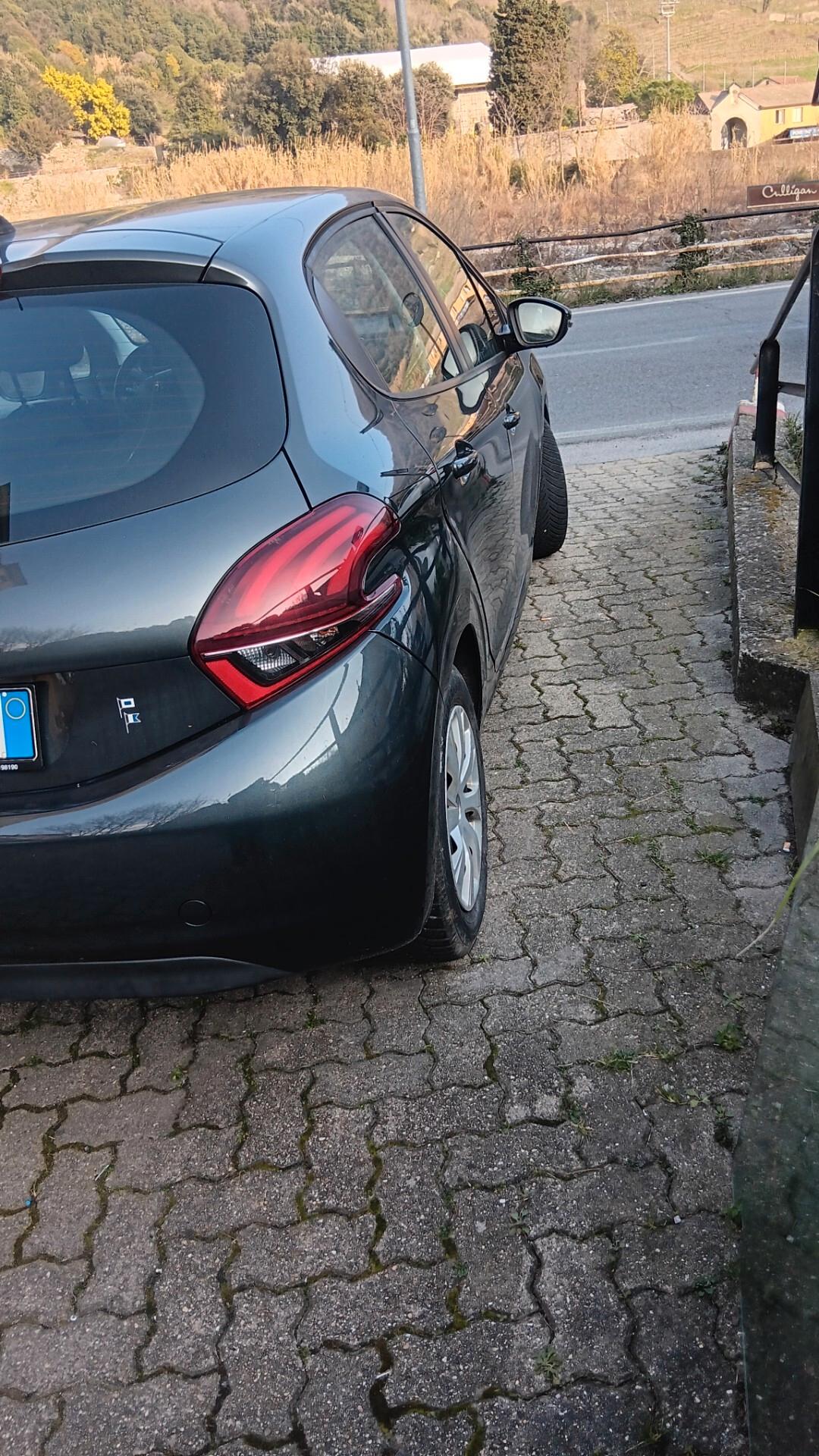 Peugeot 208 BlueHDi 75 5 porte Allure