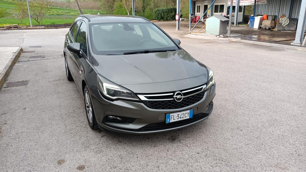 Opel Astra 1.6 Diesel anno 2017 navigatore