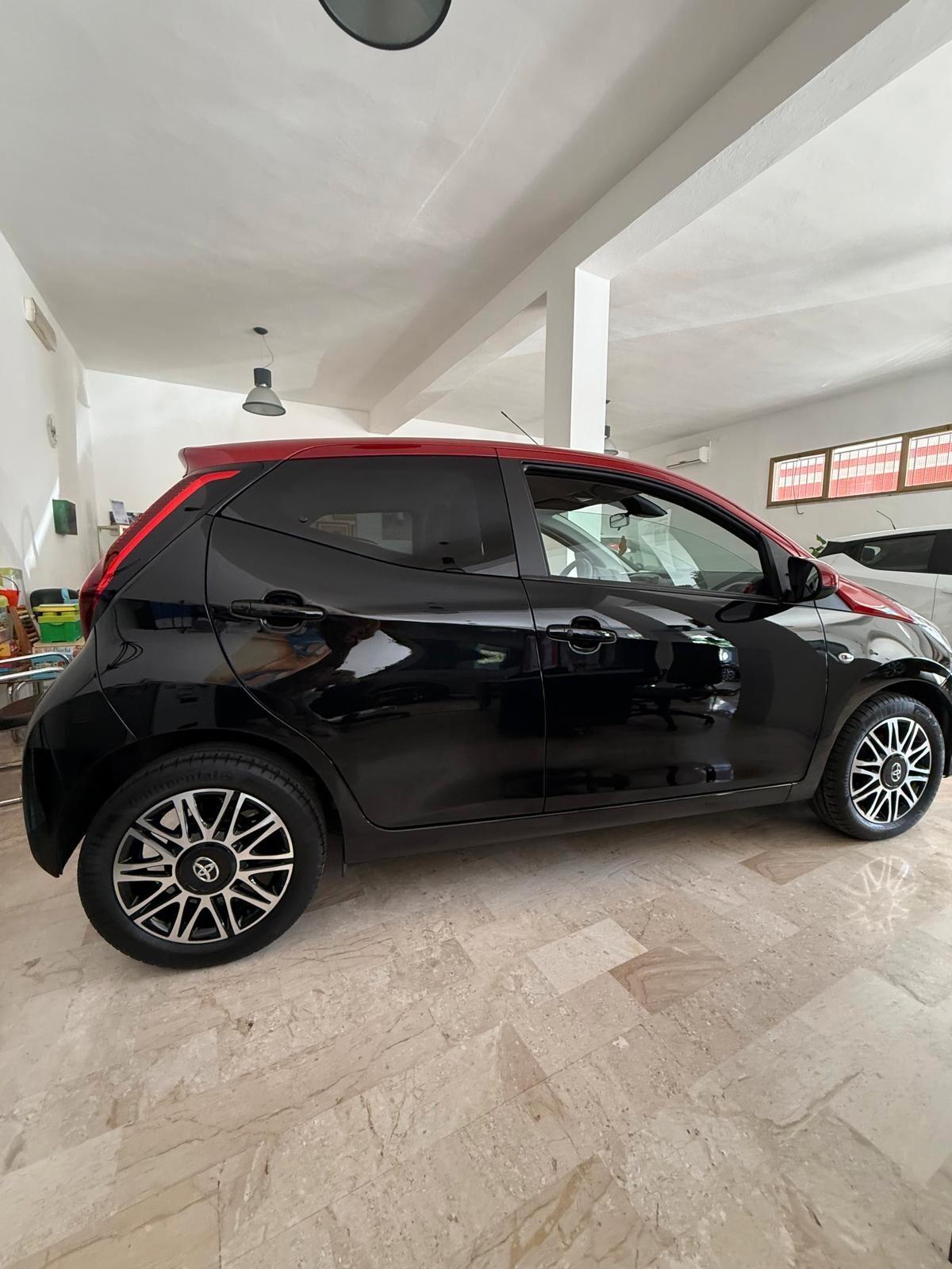Toyota Aygo Connect 1.0 VVT-i 69 CV 5 porte x-play TSS