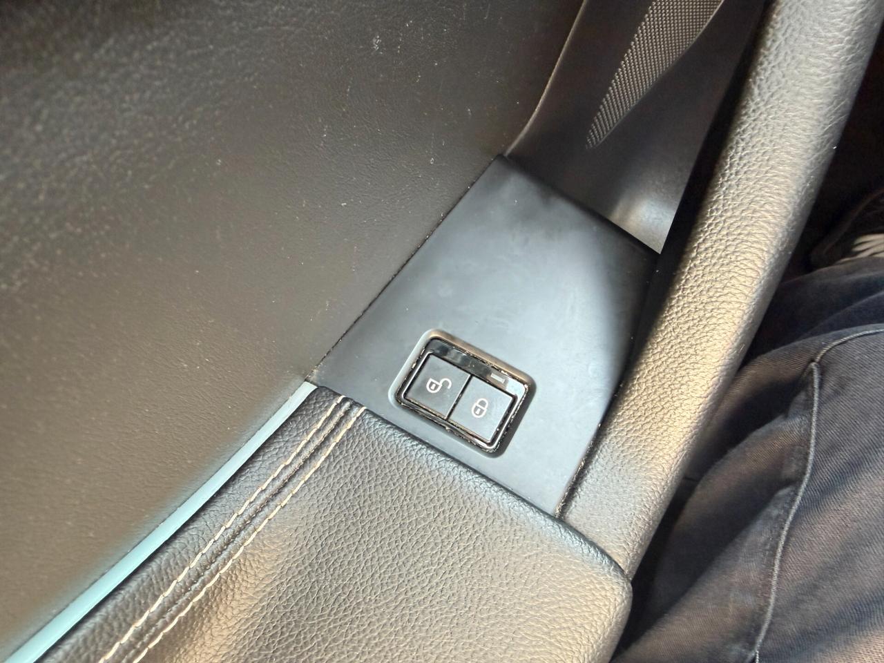 JAGUAR F-PACE R-SPORT 2017 2.0 DIESEL 241 CV *LEGGI