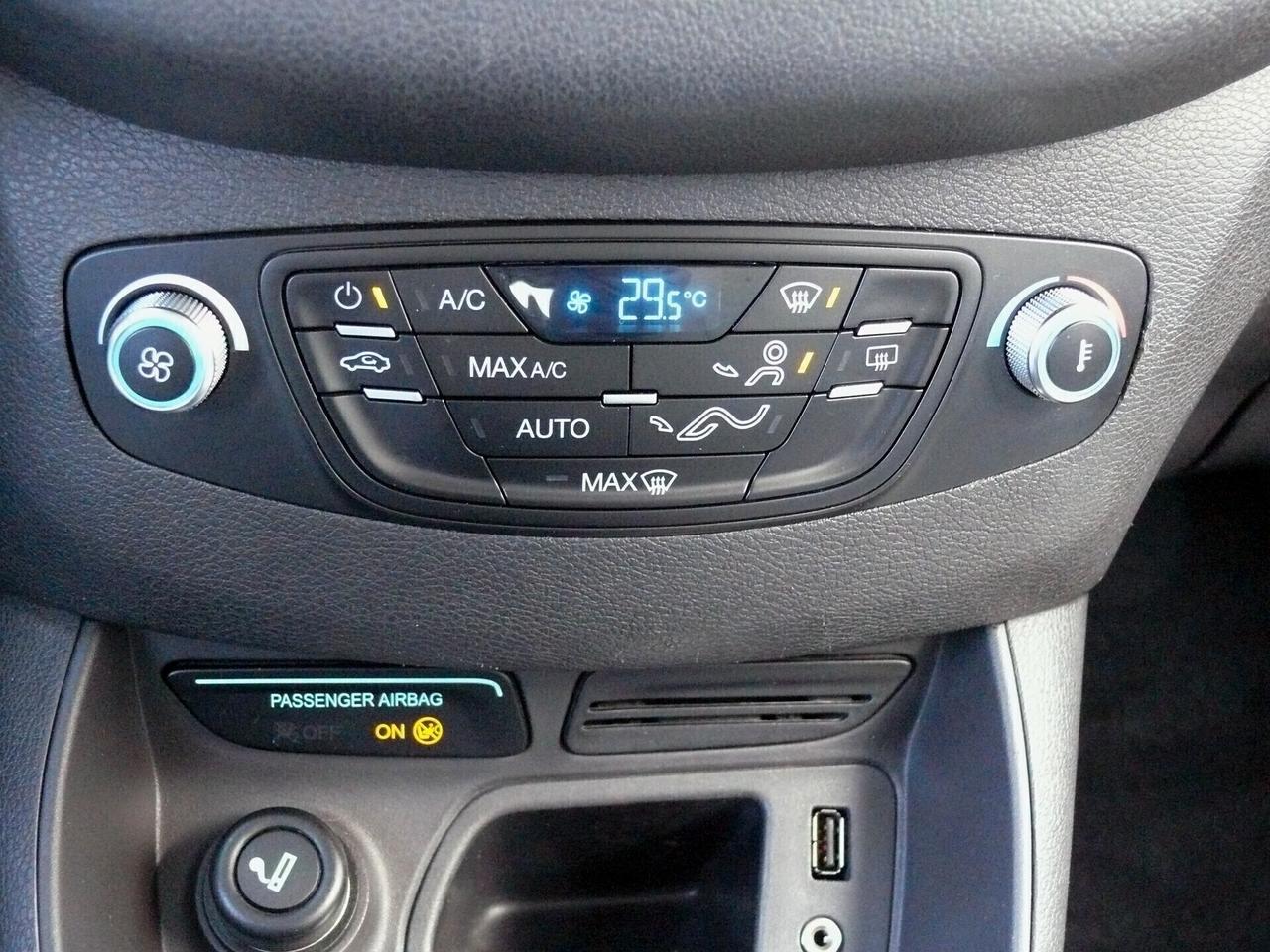 Ford Tourneo Courier 1.6 TDCI 95 CV Plus (M1247)