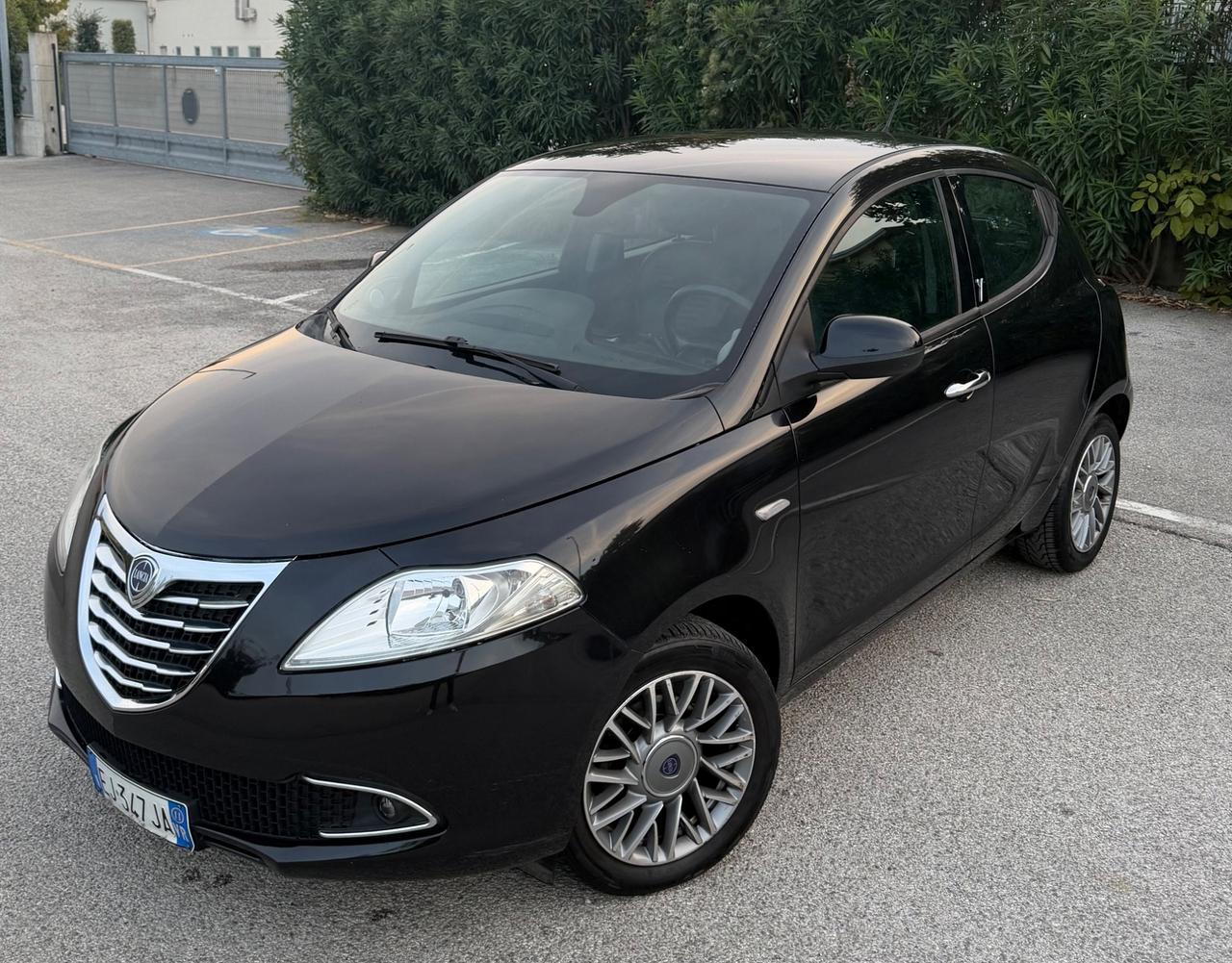 Lancia Ypsilon 1.3 MJT 95 CV 5 porte Platinum