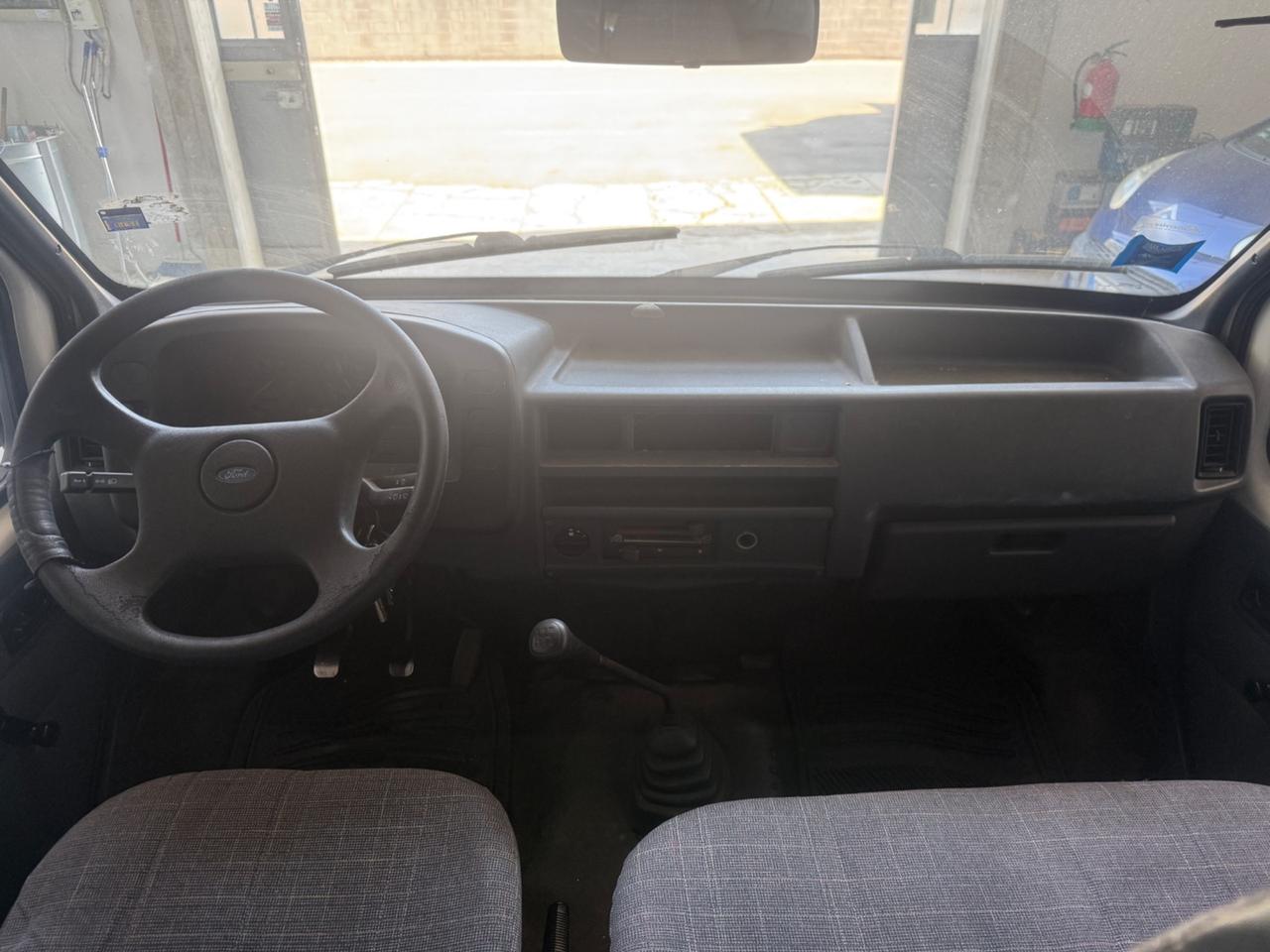 Ford Transit Turneo 2.5 D PC Base 9 posti