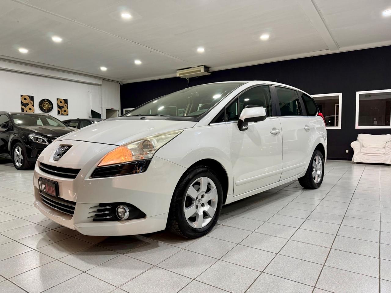 Peugeot 5008 1.6 e-HDi 112CV Stop&Start cambio robotizzato Family
