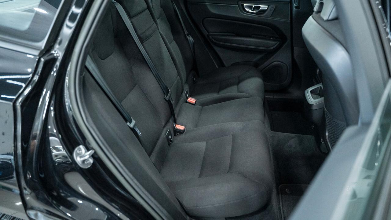 Volvo XC 60 XC60 B4 D 2.0 GEARTRONIC MOMENTUM SPORT LED NAVI FULL OPTIONAL