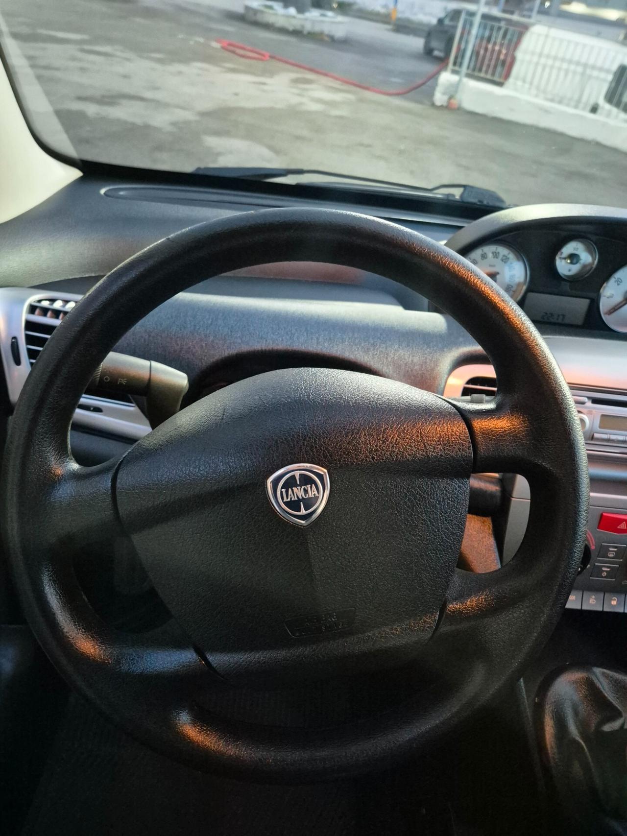 Lancia Ypsilon 1.3 MJT 75 CV DIVA