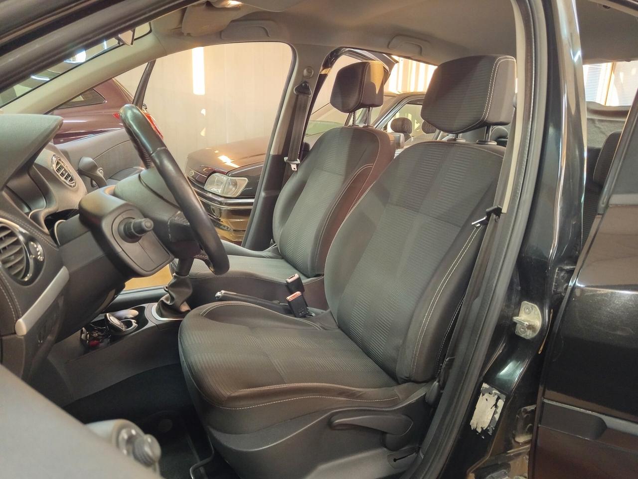 Renault Clio 1.2 16V 5 porte Luxe, 144 Mila chilometri ok neopatentati