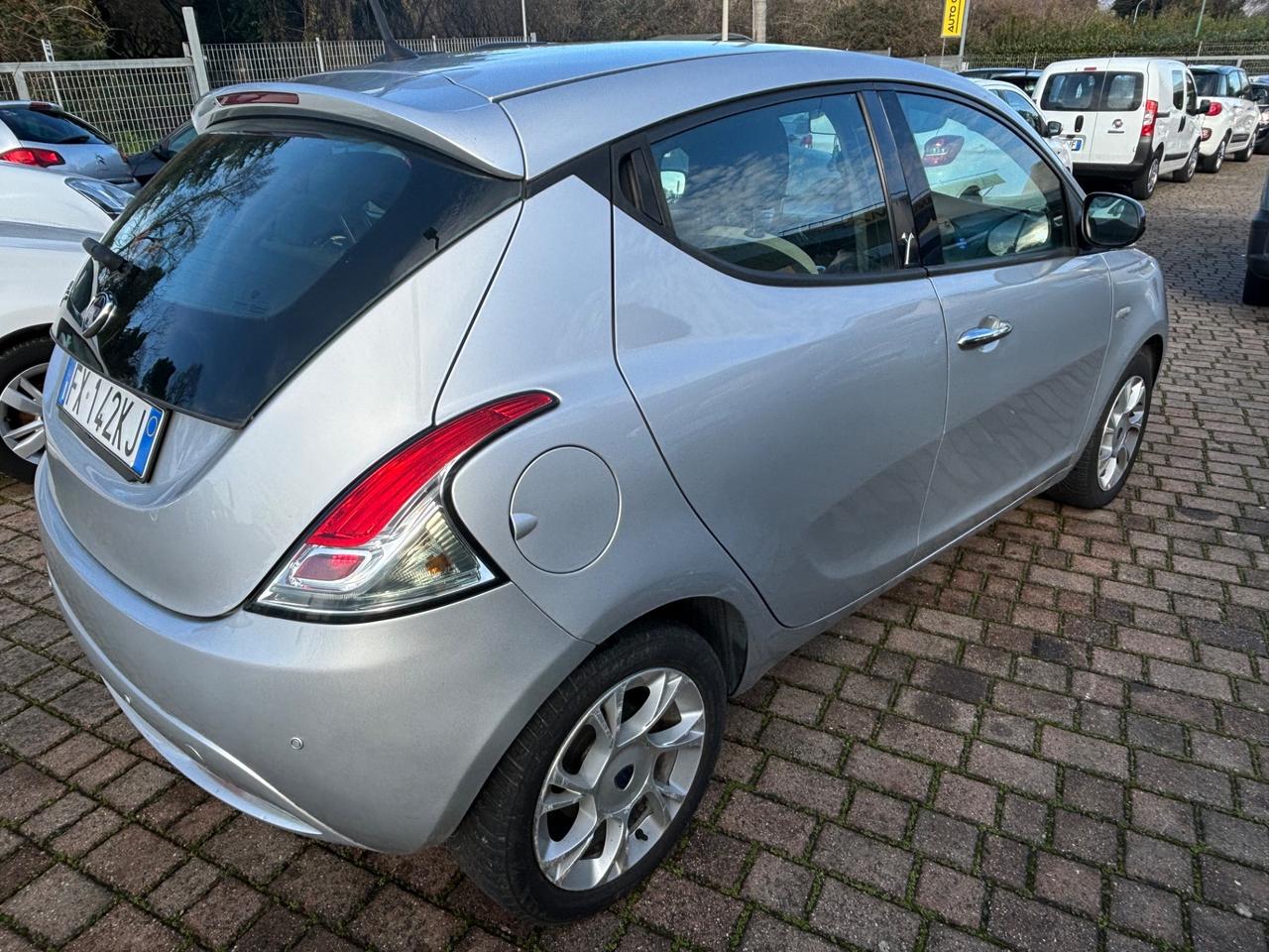Lancia Ypsilon 0.9 TwinAir 85 CV 5 porte S&S DFN Platinum