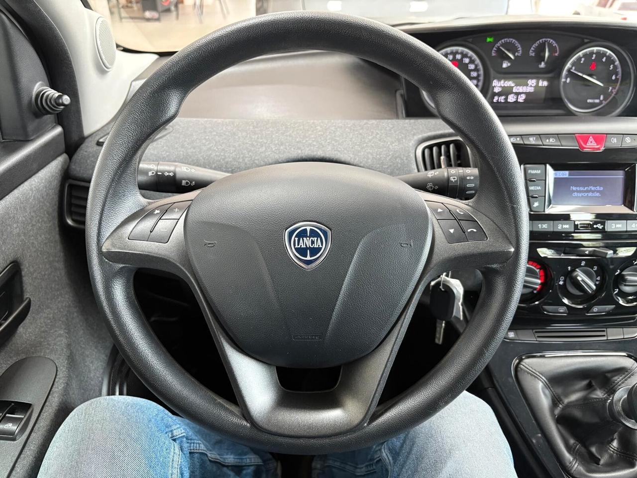 Lancia Ypsilon LANCIA YPSILON 1.2 69CV 5 PORTE - ELEFANTINO BLU