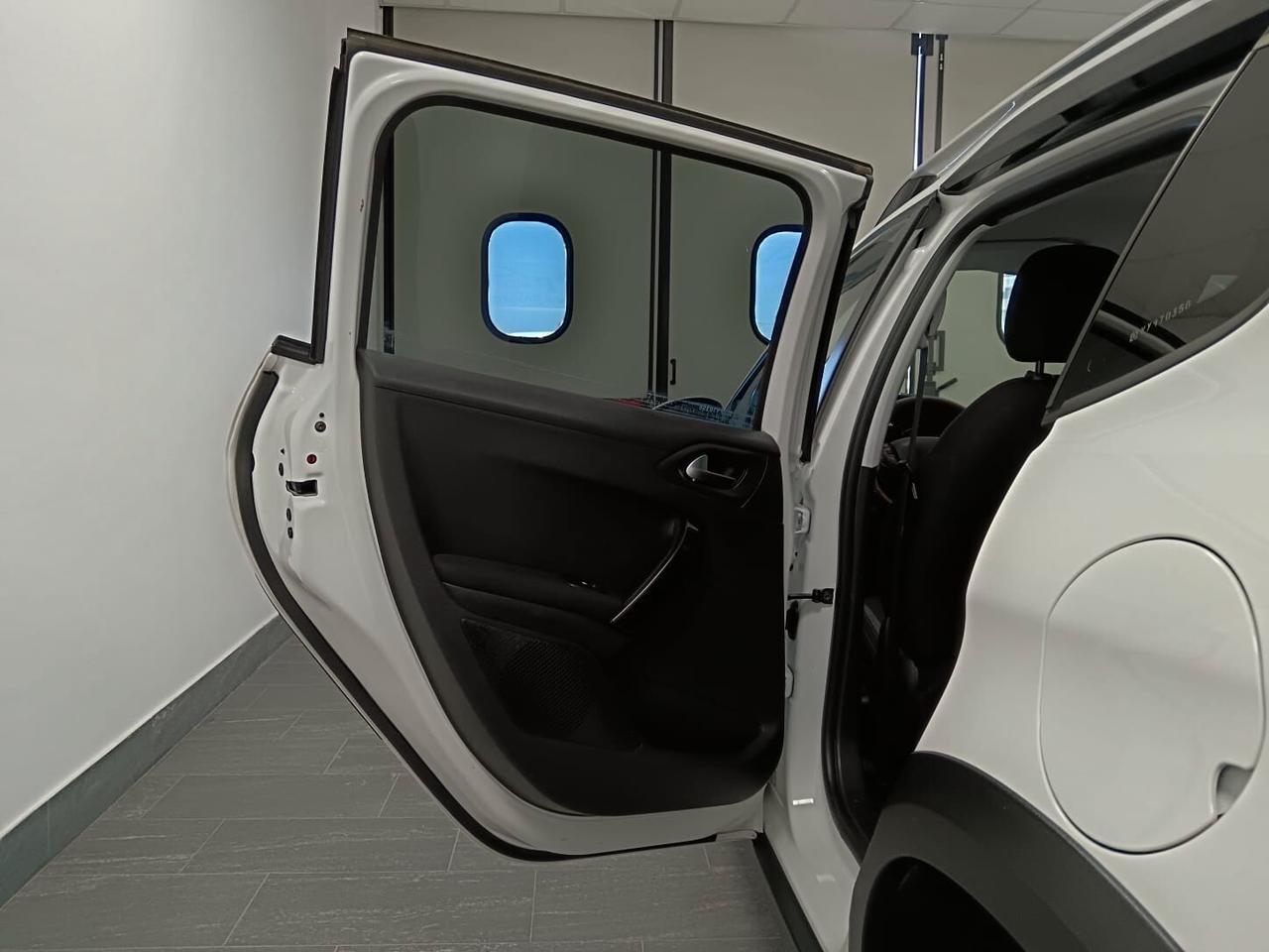 Peugeot 2008 Blue HDi 100 cv Allure