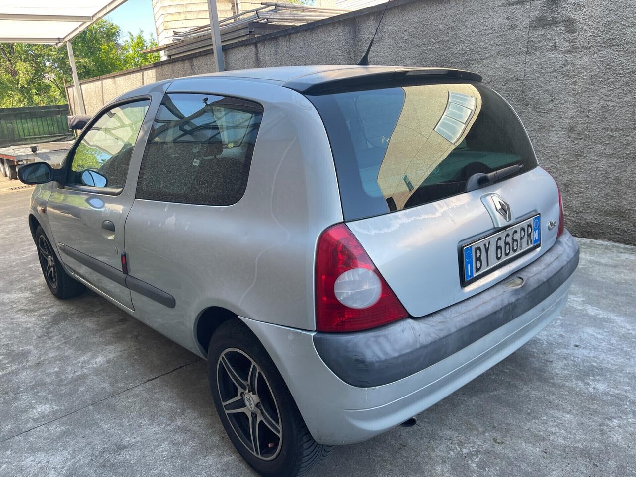 Renault Clio 1.4 16V benzina neopatentati